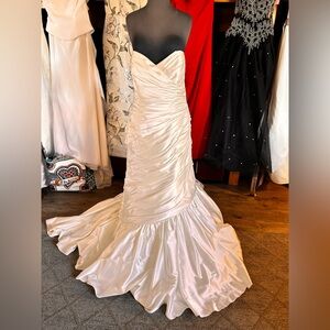 Alfred Angelo Ivory Satin Ruched Mermaid Disney Fairy Tale Wedding Dress